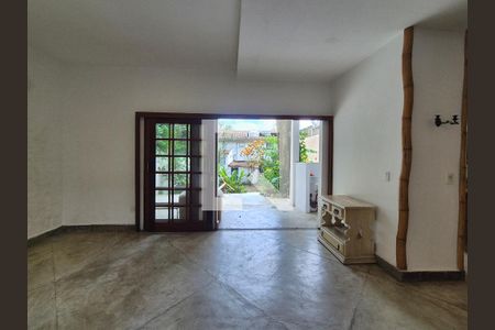 Sala  de casa de condomínio para alugar com 3 quartos, 180m² em Vargem Grande, Rio de Janeiro