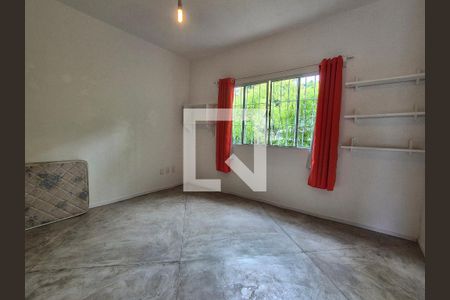 Quarto  de casa de condomínio para alugar com 3 quartos, 180m² em Vargem Grande, Rio de Janeiro