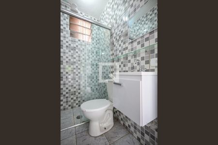 Banheiro de casa para alugar com 2 quartos, 60m² em Jardim Boa Vista, São Paulo