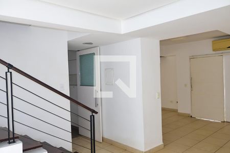 Escada de casa de condomínio para alugar com 4 quartos, 186m² em Setor Bueno, Goiânia