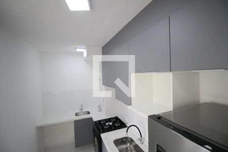 Cozinha de apartamento para alugar com 2 quartos, 32m² em Vila Suzana, São Paulo