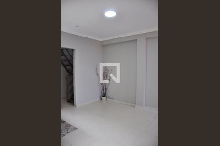 Detalhe - Sala e Cozinha de casa para alugar com 2 quartos, 60m² em São Domingos, São Paulo