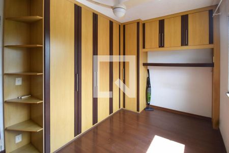 Quarto 1 de apartamento para alugar com 2 quartos, 61m² em Taquara, Rio de Janeiro