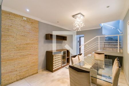 Casa para alugar com 3 quartos, 150m² em Jardim Cláudia, São Paulo