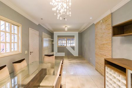 Casa para alugar com 3 quartos, 150m² em Jardim Cláudia, São Paulo