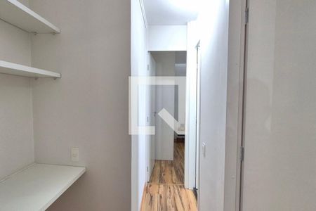 Corredor  de apartamento à venda com 2 quartos, 55m² em Jardim Ipaussurama, Campinas