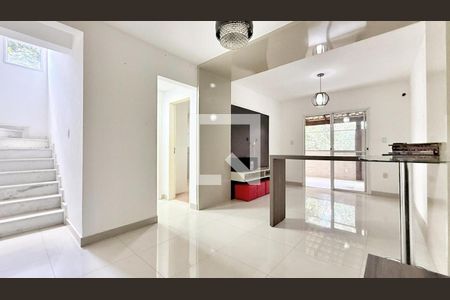 Sala de casa de condomínio para alugar com 3 quartos, 226m² em Vila Madeira, Nova Lima