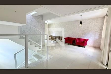 Casa de Condomínio para alugar com 3 quartos, 226m² em Vila Madeira, Nova Lima