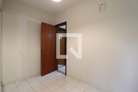 Quarto 2 de apartamento para alugar com 2 quartos, 45m² em Dona Zulmira, Uberlândia