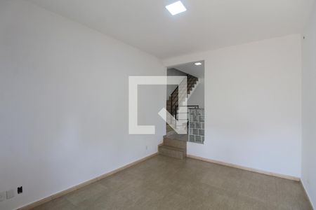 Sala de casa à venda com 3 quartos, 390m² em Heliópolis, Belo Horizonte