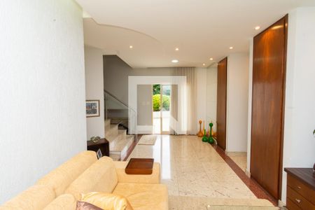 Sala de TV de casa de condomínio à venda com 4 quartos, 361m² em Paquetá, Belo Horizonte