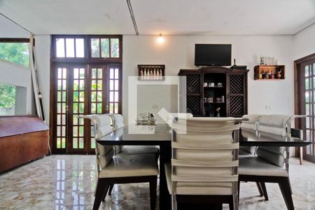 Sala de casa de condomínio à venda com 4 quartos, 300m² em Jardim Peri, São Paulo