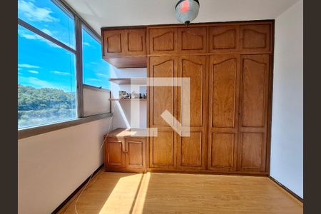 Quarto 1 de apartamento para alugar com 3 quartos, 96m² em Botafogo, Rio de Janeiro