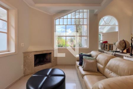 Sala de lareira de casa de condomínio para alugar com 3 quartos, 300m² em Village Sans Souci, Valinhos