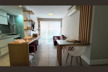 Sala de apartamento para alugar com 2 quartos, 156m² em Recreio dos Bandeirantes, Rio de Janeiro
