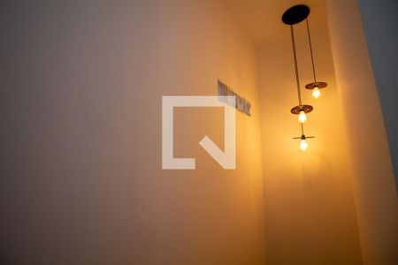 Escada de casa para alugar com 2 quartos, 130m² em Itaim Bibi, São Paulo