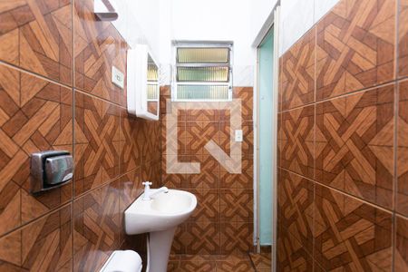 Banheiro  de casa para alugar com 1 quarto, 30m² em Parque Savoy City, São Paulo