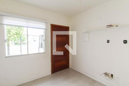 Sala de casa à venda com 2 quartos, 75m² em Fátima, Canoas