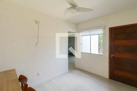 Sala de casa à venda com 2 quartos, 75m² em Fátima, Canoas