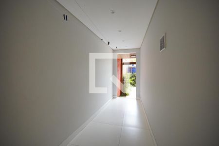 Corredor para pátio de kitnet/studio para alugar com 1 quarto, 45m² em Santo Antonio de Lisboa, Florianópolis