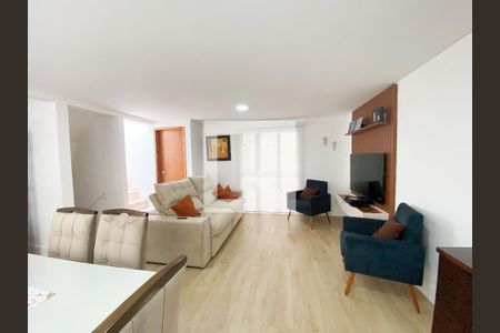 Sala de casa de condomínio à venda com 3 quartos, 204m² em Vila Regente Feijó, São Paulo