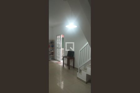Sala de casa para alugar com 2 quartos, 150m² em Jardim Novo Horizonte, Cotia