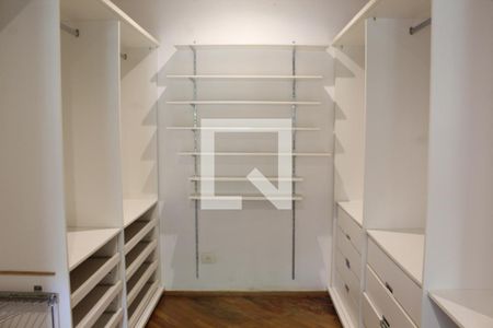 Casa de Condomínio para alugar com 3 quartos, 750m² em Vila Santo Antônio, Cotia