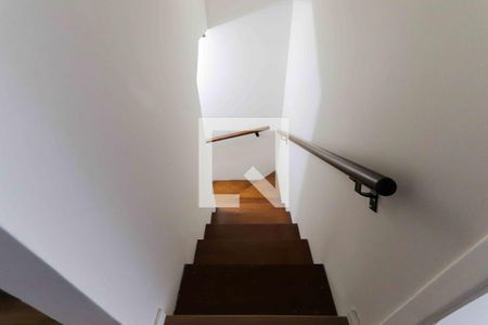 Escadas de casa de condomínio à venda com 2 quartos, 165m² em Rio Pequeno, São Paulo