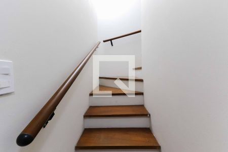 Escadas de casa de condomínio à venda com 2 quartos, 165m² em Rio Pequeno, São Paulo