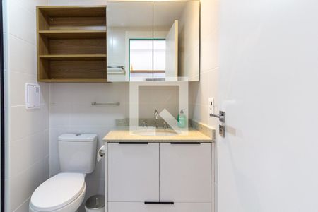 Banheiro  de kitnet/studio para alugar com 1 quarto, 26m² em Campo Belo, São Paulo