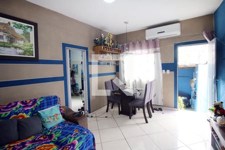 Sala de casa para alugar com 2 quartos, 70m² em Pavuna, Rio de Janeiro