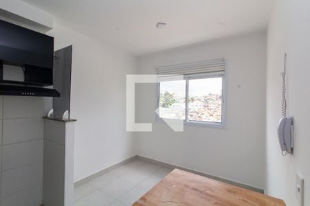 Sala/Cozinha de apartamento para alugar com 2 quartos, 33m² em Vila Carmosina, São Paulo