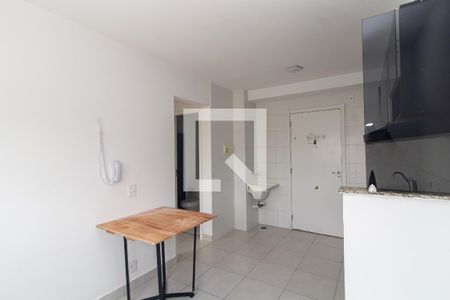 Sala/Cozinha de apartamento para alugar com 2 quartos, 33m² em Vila Carmosina, São Paulo