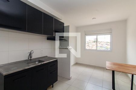 Sala/Cozinha de apartamento para alugar com 2 quartos, 33m² em Vila Carmosina, São Paulo