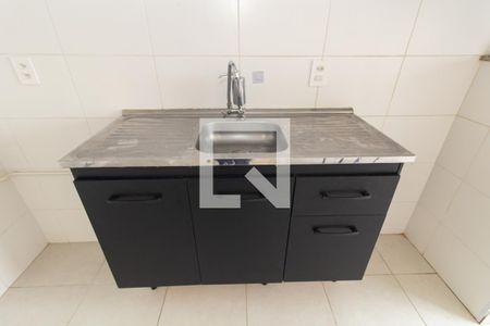 Sala/Cozinha de apartamento para alugar com 2 quartos, 33m² em Vila Carmosina, São Paulo