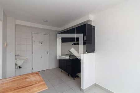Sala/Cozinha de apartamento para alugar com 2 quartos, 33m² em Vila Carmosina, São Paulo
