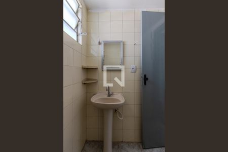 Banheiro de apartamento à venda com 1 quarto, 44m² em Cristal, Porto Alegre