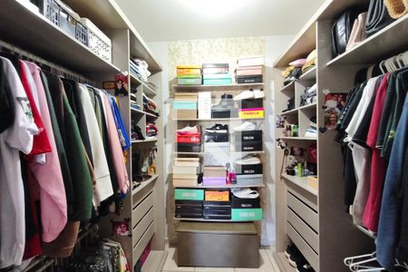 Closet Suíte de casa à venda com 5 quartos, 240m² em Parque Jambeiro, Campinas