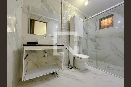 Banheiro de apartamento para alugar com 1 quarto, 70m² em Bom Retiro, São Paulo