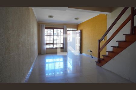 Sala de casa à venda com 3 quartos, 136m² em Guarujá, Porto Alegre
