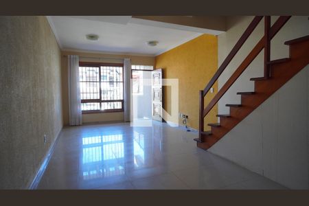 Sala de casa à venda com 3 quartos, 136m² em Guarujá, Porto Alegre