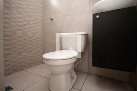 Banheiro de kitnet/studio para alugar com 1 quarto, 28m² em Guará, Brasília