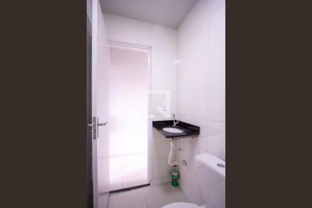 Banheiro de apartamento para alugar com 1 quarto, 30m² em Vila Três, São Gonçalo