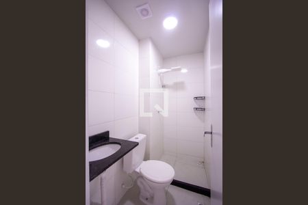 Banheiro de apartamento para alugar com 1 quarto, 30m² em Vila Três, São Gonçalo
