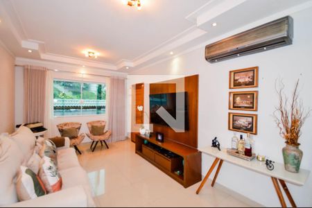 Sala de casa à venda com 3 quartos, 250m² em Jardim Santa Mena, Guarulhos