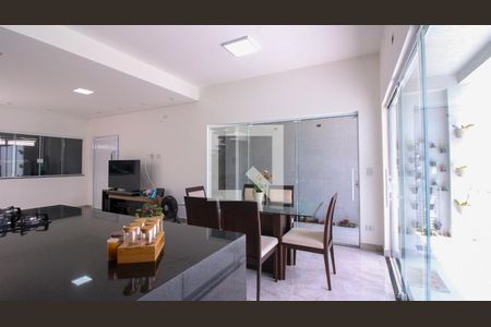 Casa à venda com 3 quartos, 200m² em Parque Residencial Oratorio, São Paulo