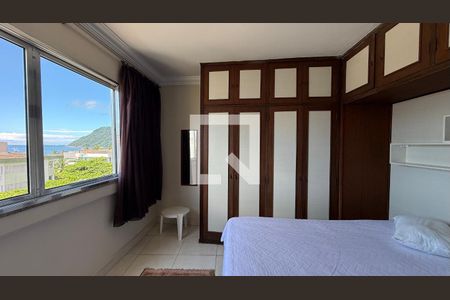 Suíte de apartamento para alugar com 3 quartos, 120m² em Jardim Las Palmas, Guarujá