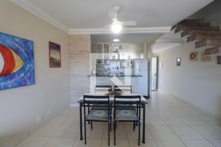 Sala de apartamento para alugar com 3 quartos, 120m² em Jardim Las Palmas, Guarujá