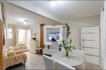 Sala de casa à venda com 2 quartos, 147m² em Vila Carbone, São Paulo