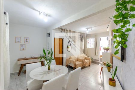 Sala de casa à venda com 2 quartos, 147m² em Vila Carbone, São Paulo